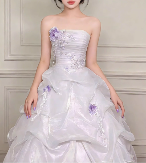 Elegantes lavendelfarbenes, trägerloses A-Linien-Organza-Ballkleid mit 3D-Blumenmuster für Sweet 15, Quinceañera, DP7887