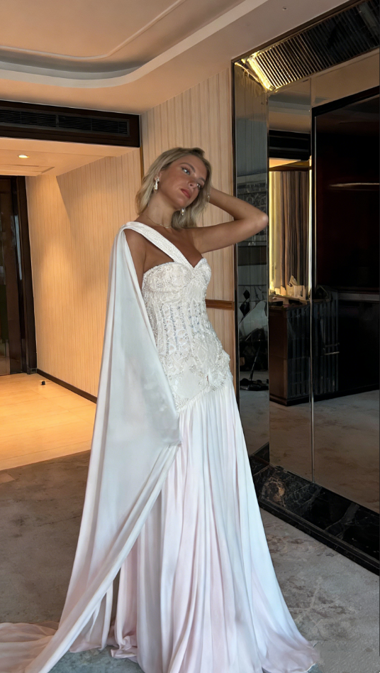 Elegant One-Shoulder Beaded Embroidery Evening Gown with Draped Train DP7882