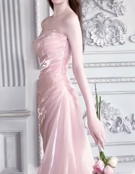 Robe de demoiselle d'honneur rose poudré sans bretelles, jupe fourreau en mousseline froncée DP7888