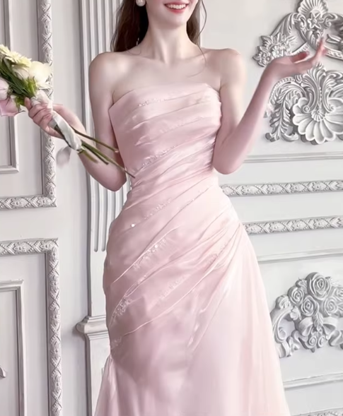 Robe de demoiselle d'honneur rose poudré sans bretelles, jupe fourreau en mousseline froncée DP7888