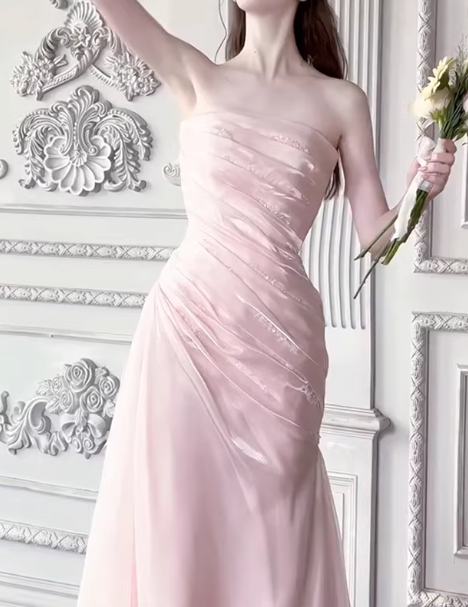Robe de demoiselle d'honneur rose poudré sans bretelles, jupe fourreau en mousseline froncée DP7888