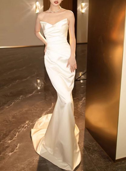 Robe de mariée bustier en satin ivoire enchanteur avec surjupe amovible DP7890