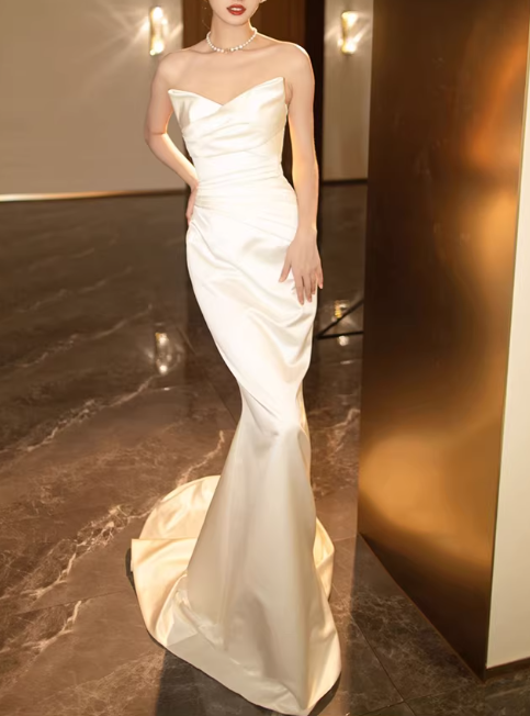 Robe de mariée bustier en satin ivoire enchanteur avec surjupe amovible DP7890