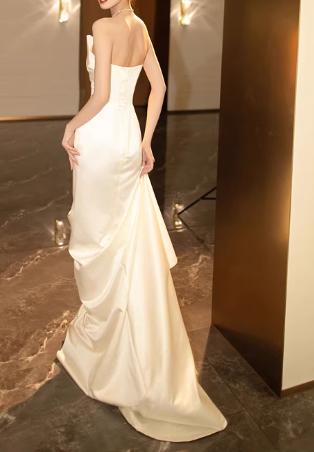 Robe de mariée bustier en satin ivoire enchanteur avec surjupe amovible DP7890