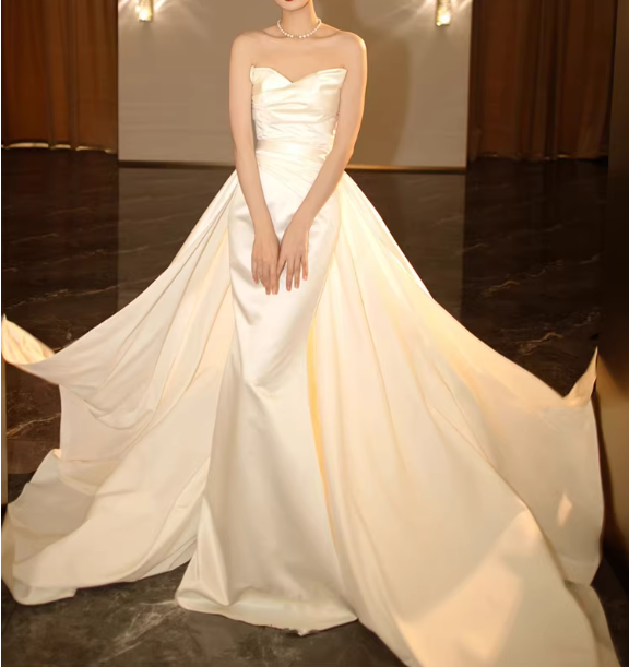 Robe de mariée bustier en satin ivoire enchanteur avec surjupe amovible DP7890