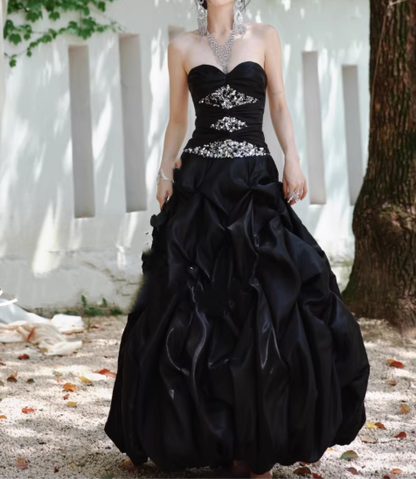 Elegantes schwarzes trägerloses, perlenbesetztes Satin-Ballkleid mit Raffungen für Sweet 15 Quinceañera DP7976