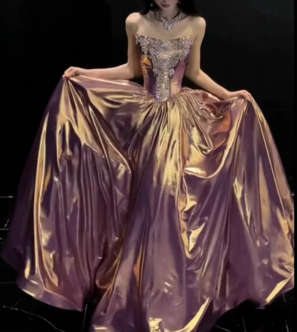 Atemberaubendes trägerloses, perlenbesetztes, metallisch-lila Ballkleid für Sweet 15 Quinceañera DP7982