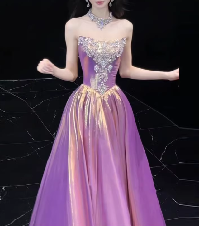 Atemberaubendes trägerloses, perlenbesetztes, metallisch-lila Ballkleid für Sweet 15 Quinceañera DP7982