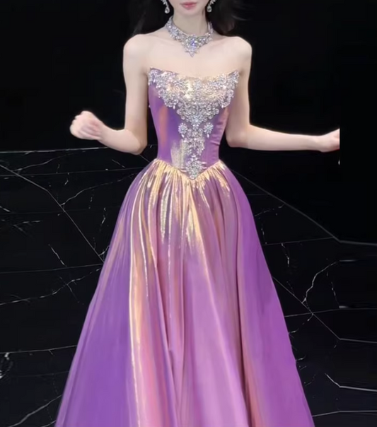 Atemberaubendes trägerloses, perlenbesetztes, metallisch-lila Ballkleid für Sweet 15 Quinceañera DP7982