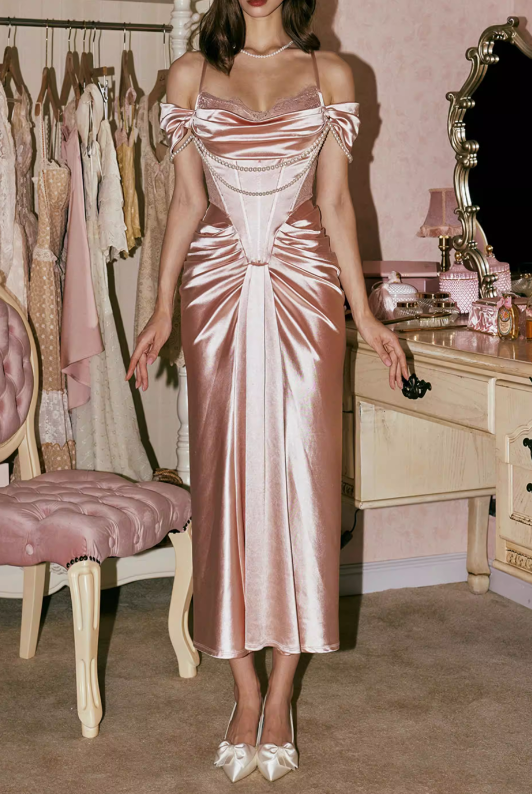 Robe de bal rose poudré en satin, corsage froncé sur le devant, bretelles perlées, robe de soirée DP7995