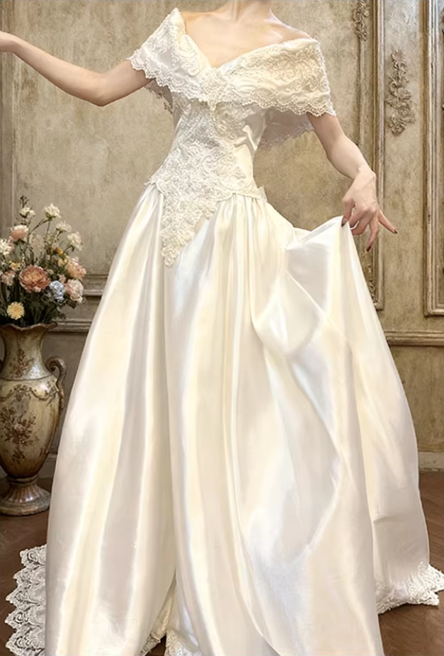 Vintage Ivory Satin Off-the-Shoulder Lace Capelet A-Line Wedding Dress DP8065