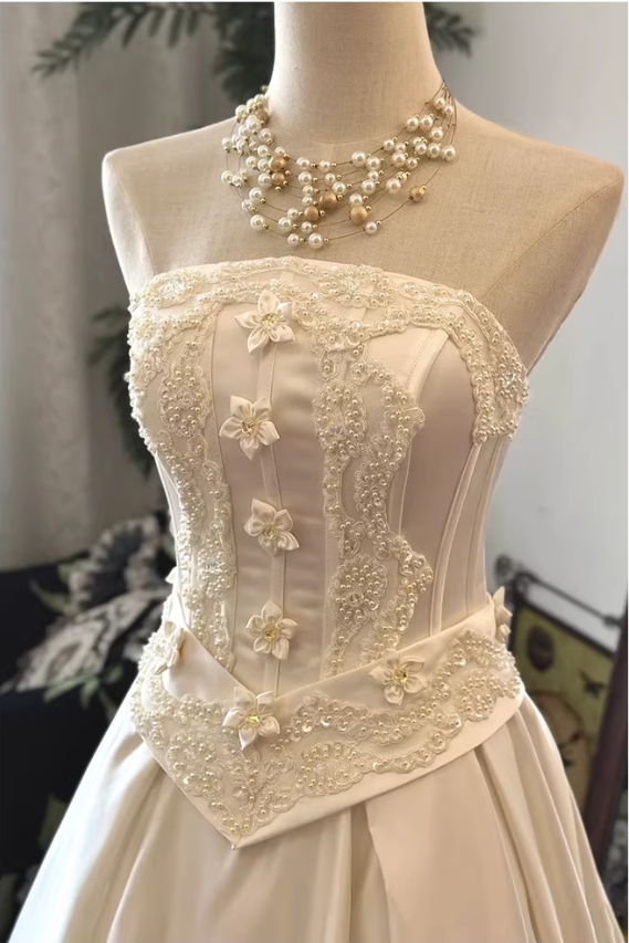 Vintage Ivory Satin Strapless Floral Appliques Wedding Dress DP8067