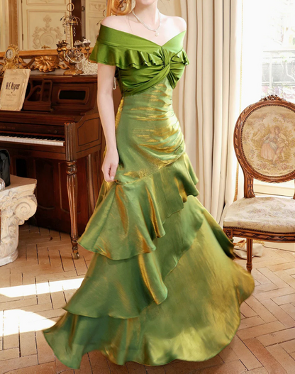 Wunderschönes grünes schulterfreies Meerjungfrauen-Ballkleid mit Rüschen und Stufen DP8365
