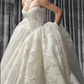 Klassisches elfenbeinfarbenes Sweetheart-Neckholder-Brautkleid in A-Linie aus Spitze DP8392