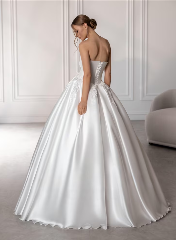 Elegant Satin Lace Applique Bridal Gown Sweetheart Strapless Wedding Dress DP8396