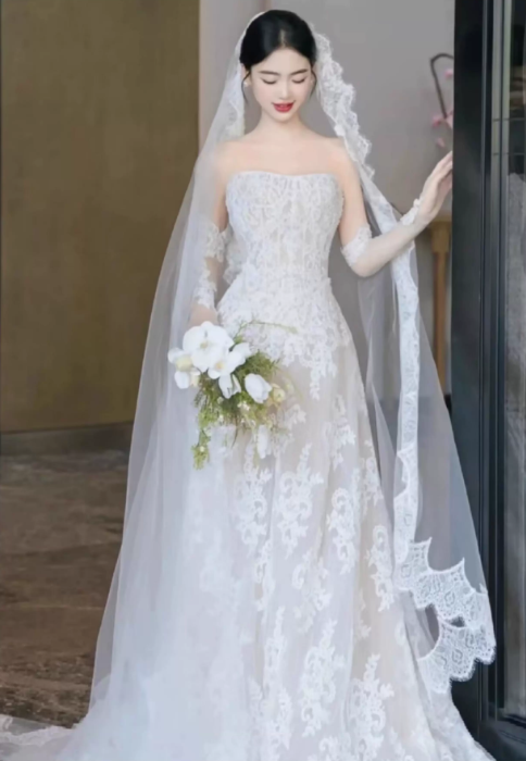 Elegant Strapless Floral Lace Mermaid Detachable Long Lace Sleeves & Scalloped Veil Wedding Dress DP8620