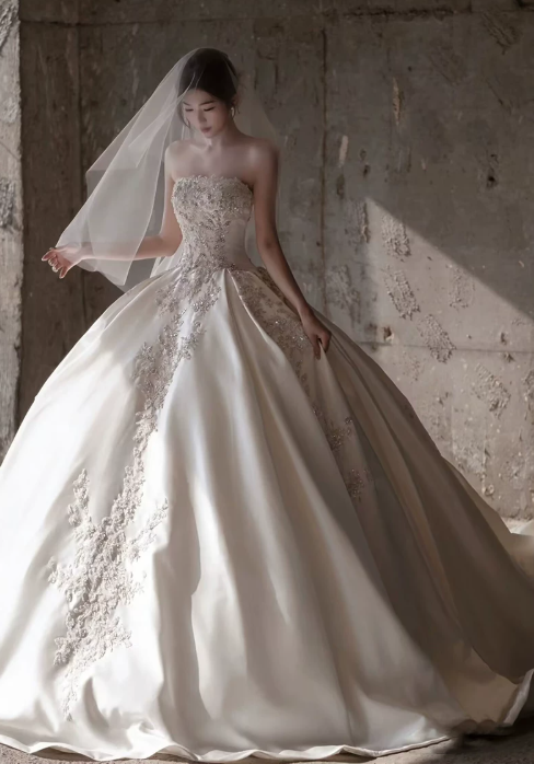 Elegant Strapless Sweetheart Satin Beaded Lace Applique A-Line Wedding Dress DP8621