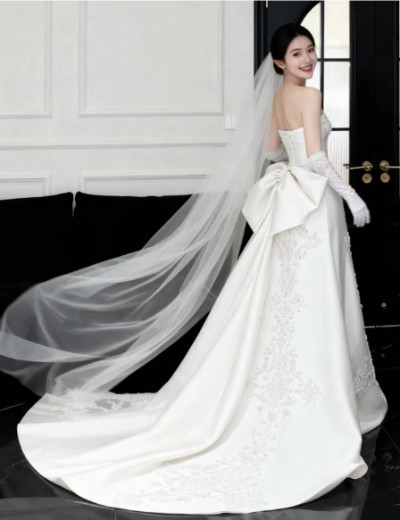 Romantic Strapless Floral Lace Appliques Back Bow Chapel Train A-Line Wedding Dress DP8625