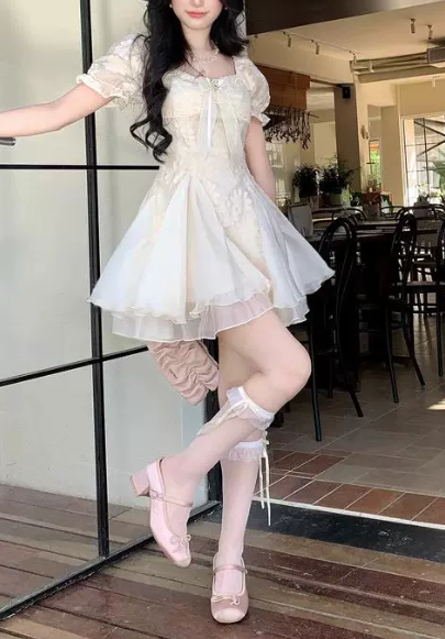Elegant Ivory Lace Puff Short Sleeve Organza Layered A-Line Homecoming Dress DP8741