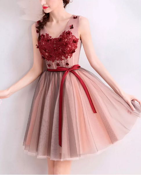 Romantic Burgundy Floral Appliques V-Neck Tulle A-Line Homecoming Dress DP8802