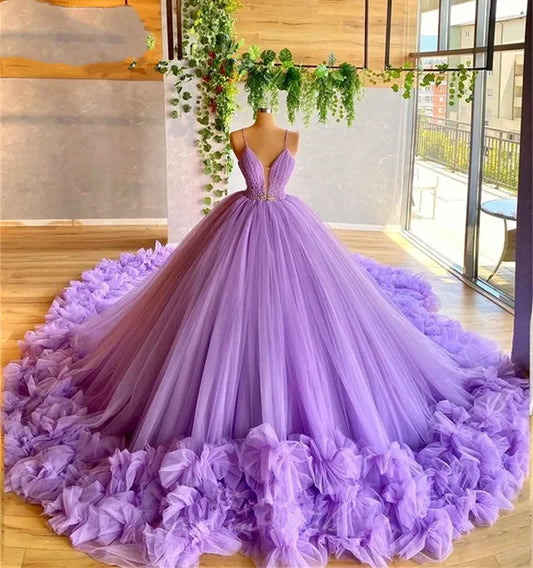 Wunderschönes lila Spaghettiträger-Rüschen-Tüll-Bonbon-16-Quinceanera-A-Linie bodenlanges Ballkleid Geburtstagskleid Abendkleid Ballkleid DP6509