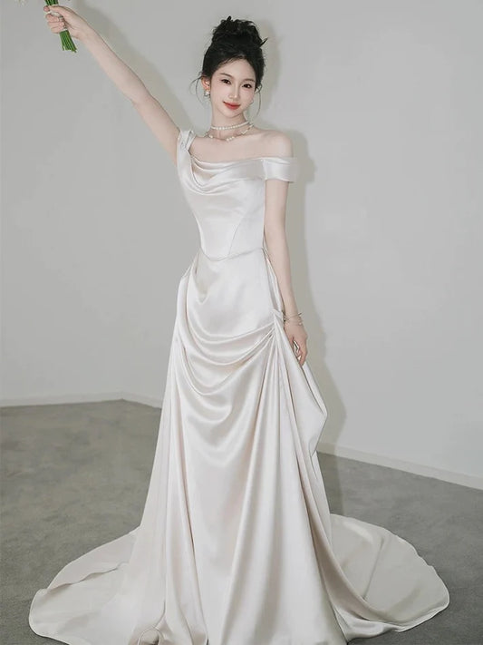 Elegantes A-Linien-Brautkleid aus Satin im Retro-Stil mit schulterfreiem bodenlangem Design, DP6114