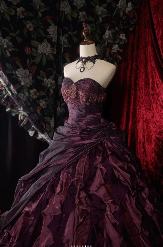 Vintage, tiefviolettes, trägerloses Ballkleid mit Perlenbesatz, Rüschen und Lagen für Sweet 15 Quinceañera DP7867