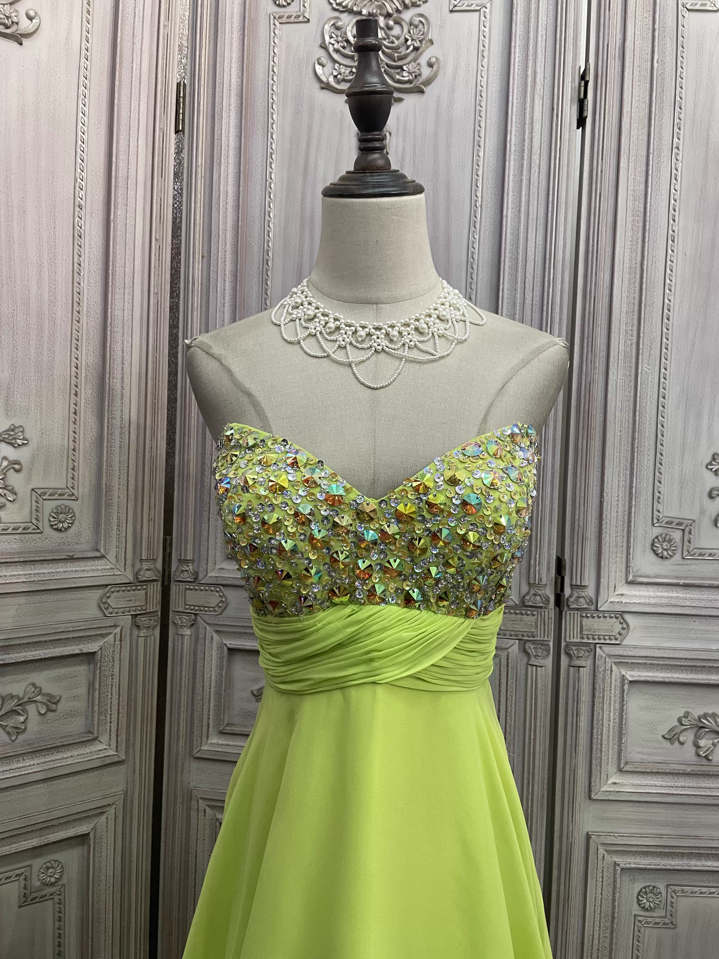 Elegantes, limettengrünes, trägerloses Abendkleid mit Herzausschnitt, Pailletten und Chiffon, Ballkleid DP7620