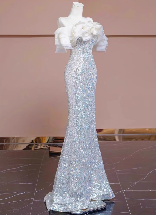 Robe de bal sirène élégante à sequins argentés, épaules dénudées, volants DP7098