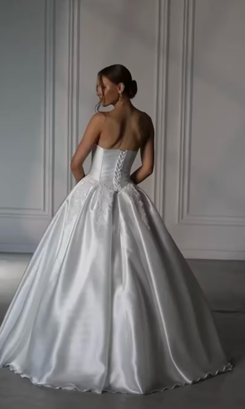 Elegant Satin Lace Applique Bridal Gown Sweetheart Strapless Wedding Dress DP8396