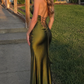 Glamouröses smaragdgrünes Satin-Abendkleid im Meerjungfrauen-Stil mit tiefem V-Ausschnitt DP8361