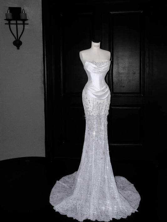 Traumhaftes trägerloses Brautkleid aus Satin und glitzernder Spitze im Meerjungfrauenstil DP7039