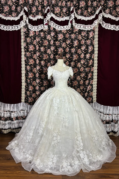 Robe de mariée vintage en dentelle, épaules dénudées, coupe trapèze, broderies florales, DP7063
