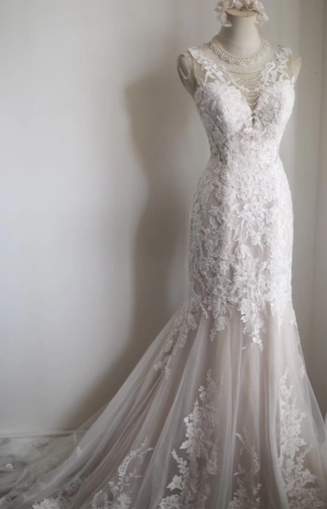 Vintage White Lace Mermaid Sheer Train Floral Embroidery Wedding Dress DP7644