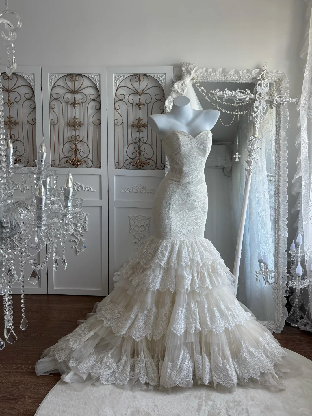 Gorgeous Strapless Sweetheart Lace Mermaid Wedding Dress Tiered Ruffled Tulle Bridal Gown DP8297