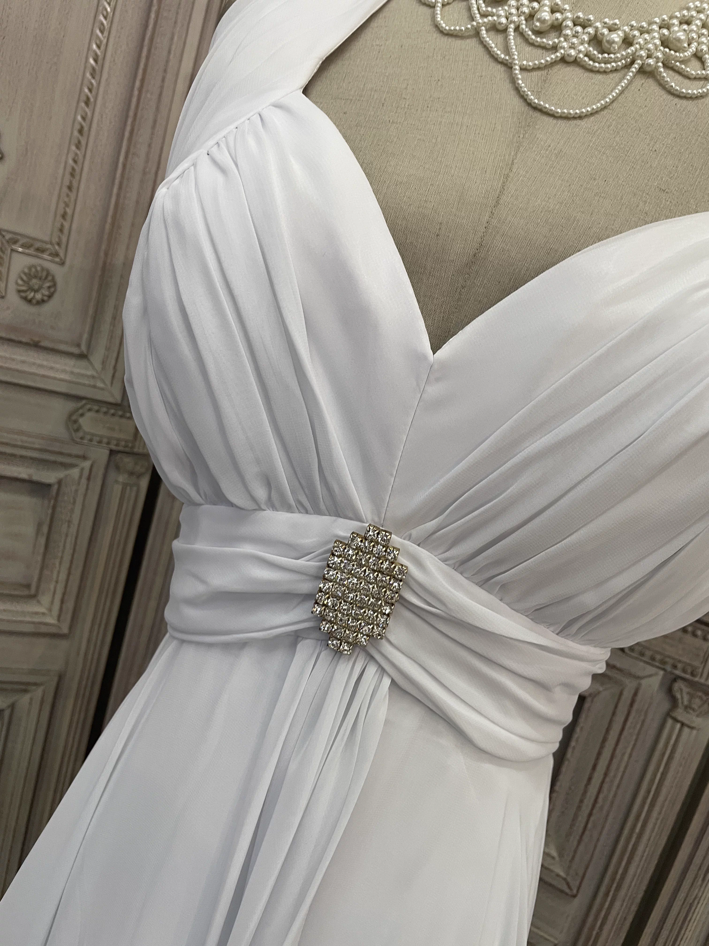 Elegant White Halter-Neck Ruched Bodice Chiffon Train Wedding Dress DP7619