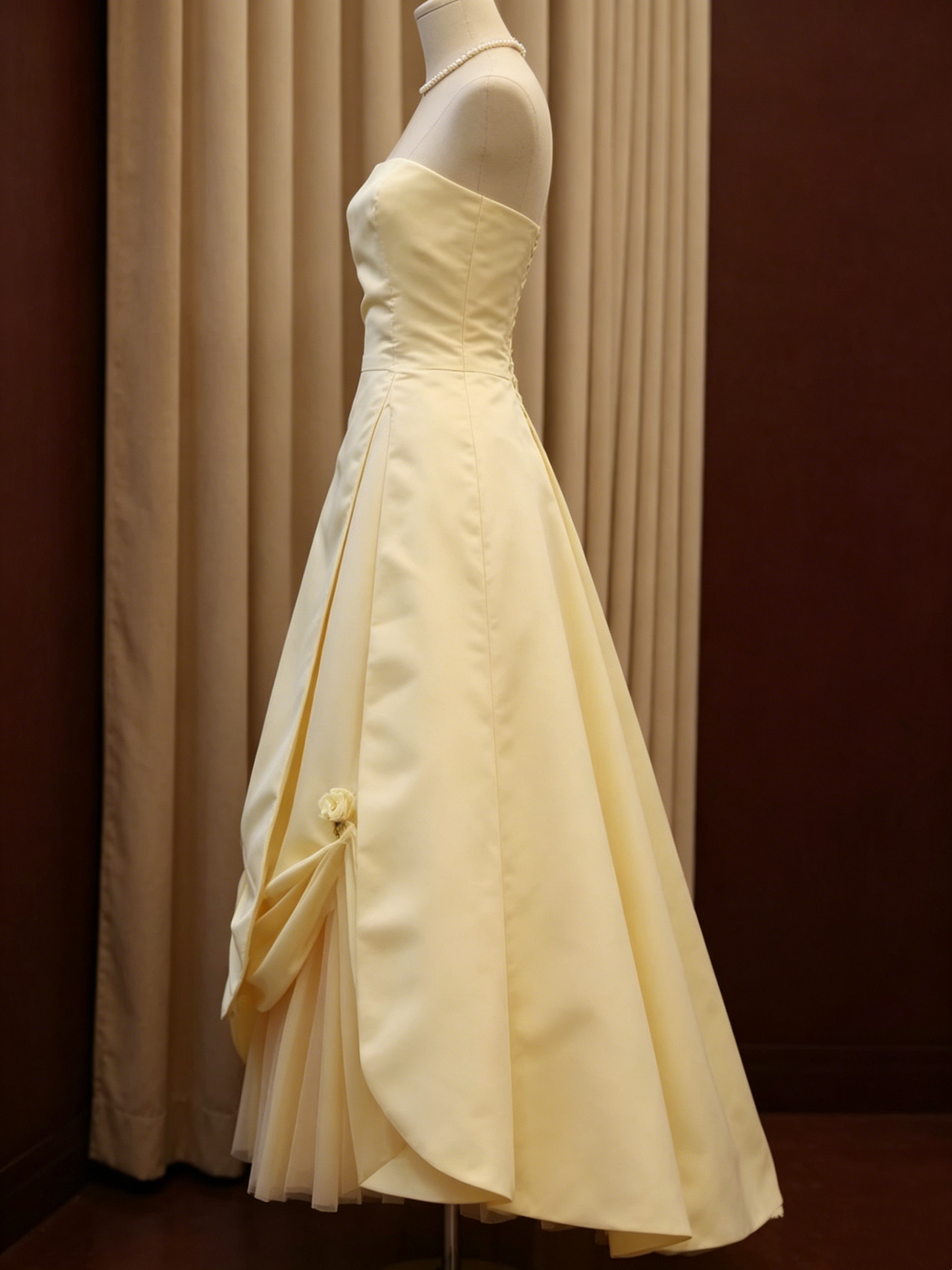 Vintage Strapless Ivory Satin A-Line Wedding Dress DP8380