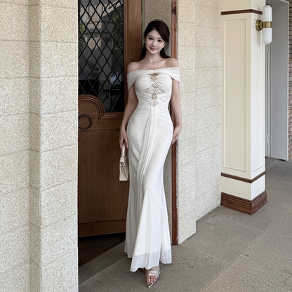 Wunderschönes elfenbeinfarbenes, schulterfreies, herzförmiges, perlenbesetztes Meerjungfrau-Abschlussballkleid mit Applikationen, langem Abendkleid DP6401