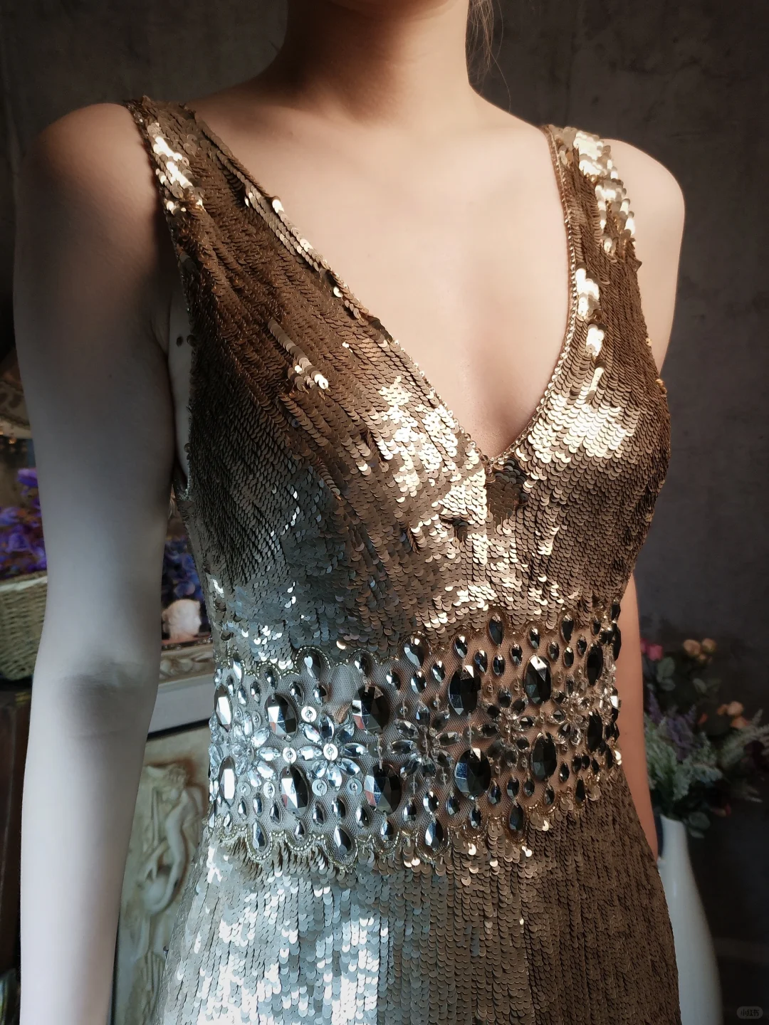 Retro Golden V-neck Sparkling Beaded Sequin Design A-line Short Homecoming Dress DP6058