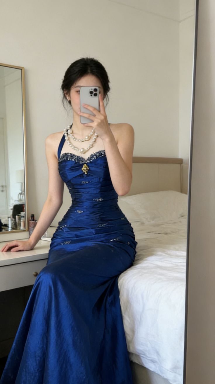 Vintage Satin Halter- Neck Sweetheart Evening Gown Beaded Ruched Mermaid Prom Dress DP7764