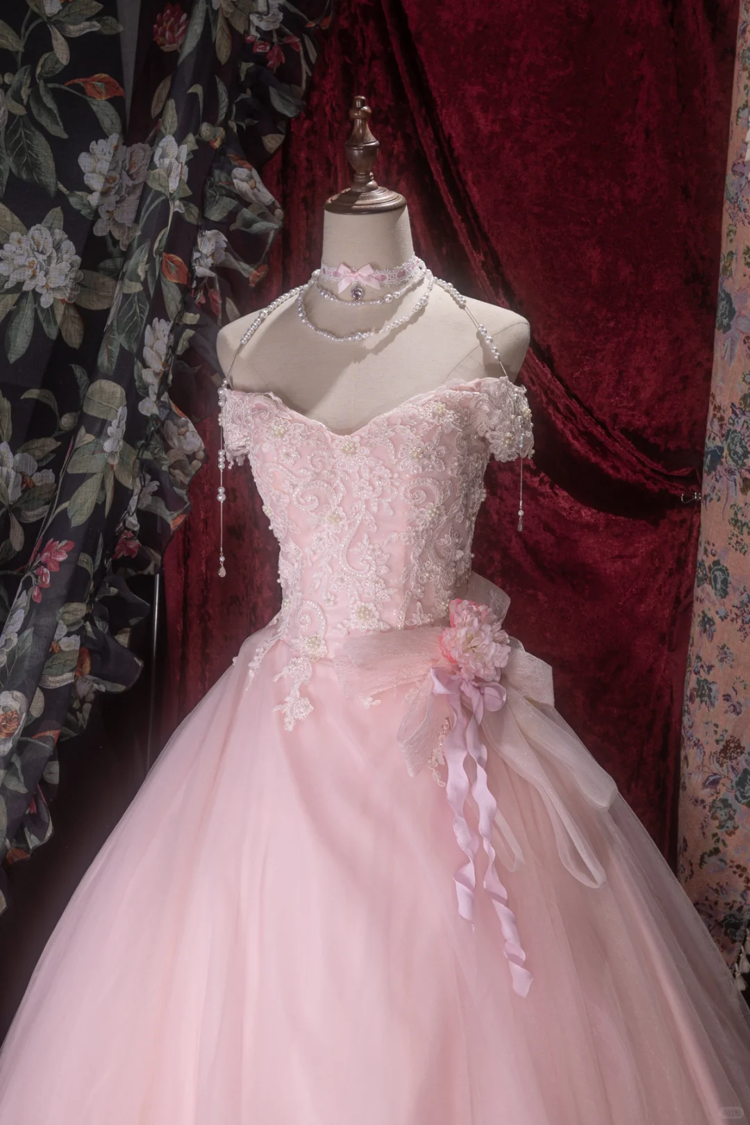 Elegant Pink Off-the-Shoulder Ball Gown Beaded Lace & Tulle Floral Bow Sash Prom Dress DP8352