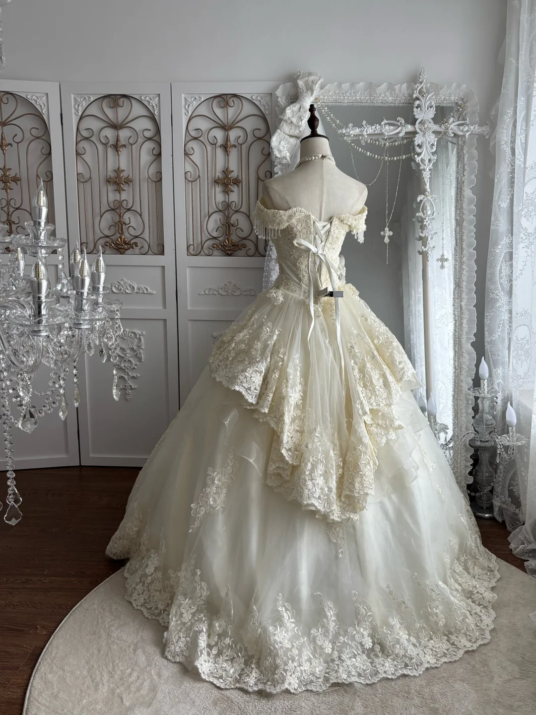 Vintage Off-the-Shoulder Sweetheart Ball Gown Wedding Dress Lace Applique Beaded Tulle Bridal Gown with Train DP8135