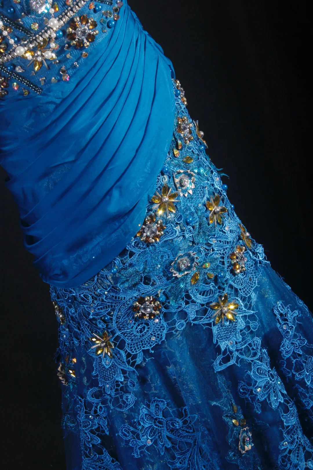 Glamorous Royal Blue Mermaid V-Neck Sleeveless Lace Embroidery Beaded Evening Gown DP7379