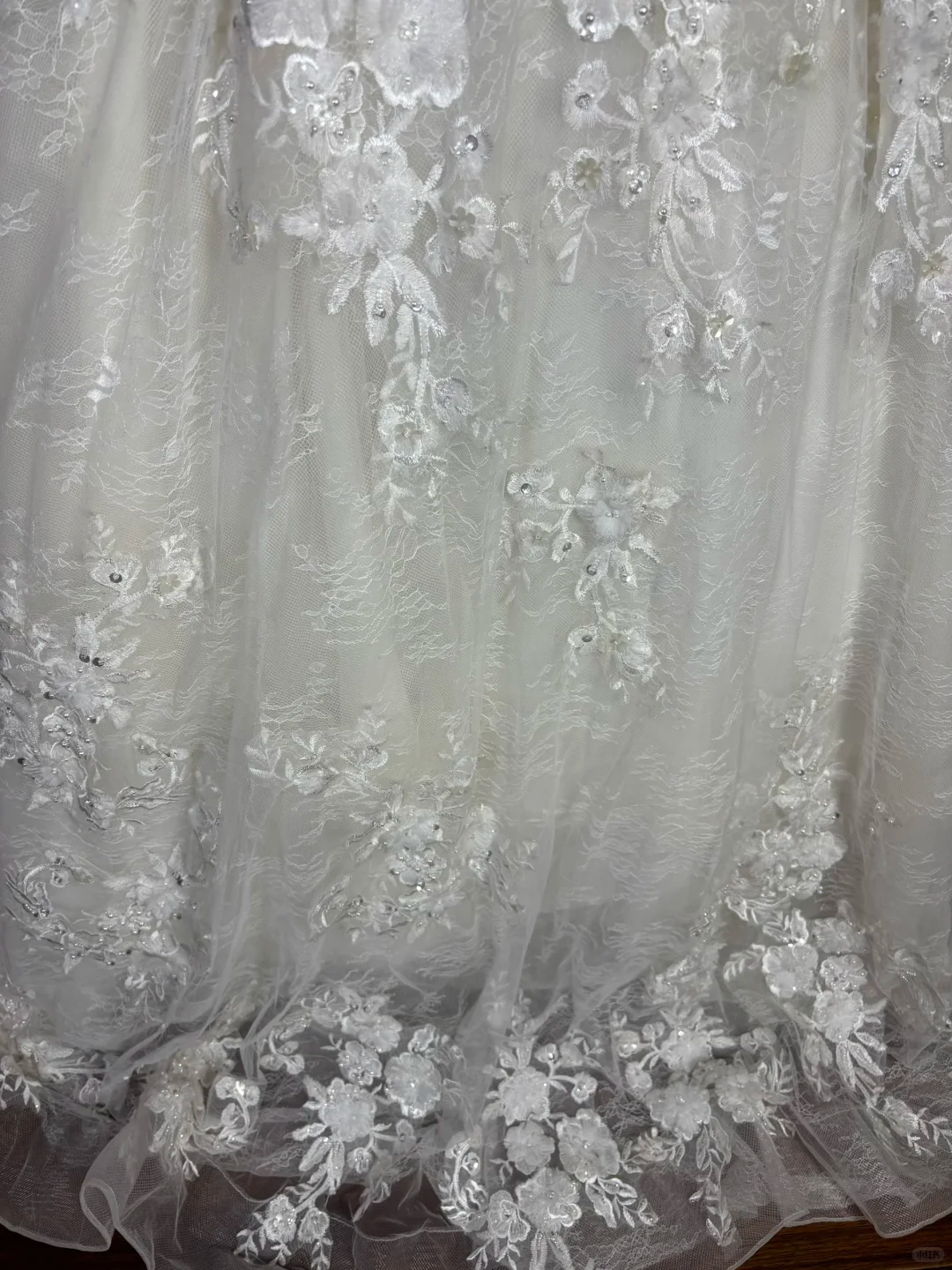 Robe de mariée vintage en dentelle, épaules dénudées, coupe trapèze, broderies florales, DP7063