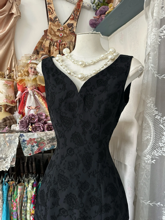Vintage Schwarz V-Ausschnitt Exquisite Stickerei Design Elegante Meerjungfrau Langes Abendkleid Ballkleider DP6208