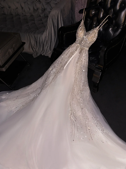 Robe de soirée glamour champagne trapèze à bretelles spaghetti et col en V orné de perles DP7316