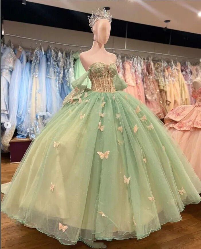 Robe de bal de quinceañera vert menthe glamour, ornée d'appliques papillon 3D en perles et d'un corset à épaules dénudées DP7139