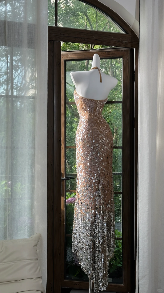 Wunderschönes glitzerndes Neckholder-Etuikleid mit Pailletten und Abendkleid DP6319