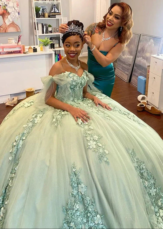 Elegantes Salbeigrünes Applikationen Herzausschnitt Off-the-Shoulder Sweet 16 Quinceanera A-Linie Bodenlanges Ballkleid Abendkleid Ballkleid DP6467