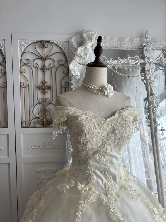 Vintage Off-the-Shoulder Sweetheart Ball Gown Wedding Dress Lace Applique Beaded Tulle Bridal Gown with Train DP8135